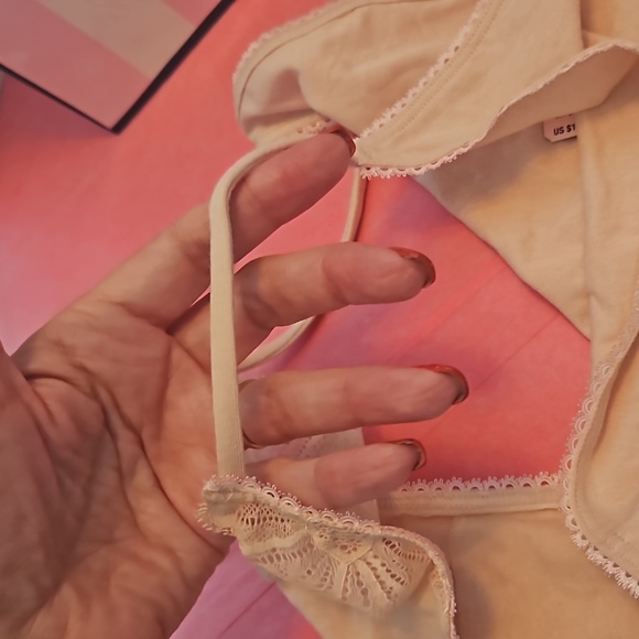 Victoria Secret, 2 pairs of panties & gift bag - Picture 6 of 10